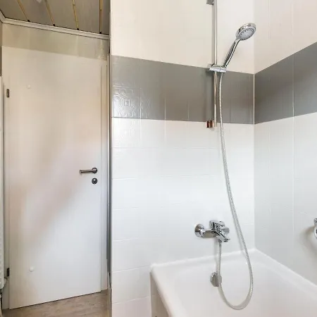 Apartment Spacious In Near Area *